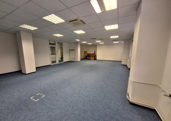 PRENÁJOM – Kancelárske priestory + školiaca miestnosť – ĽUBOTICE