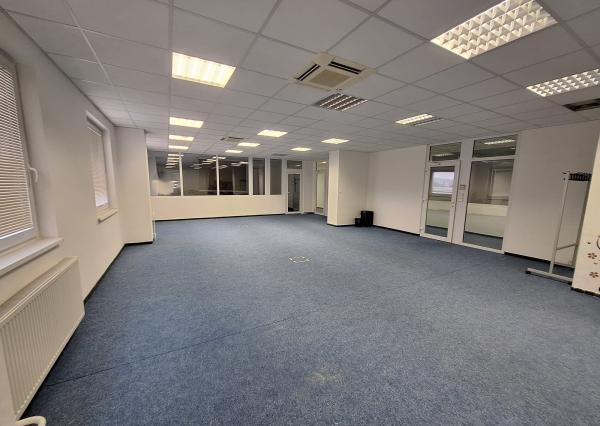 PRENÁJOM – Kancelárske priestory + školiaca miestnosť – ĽUBOTICE