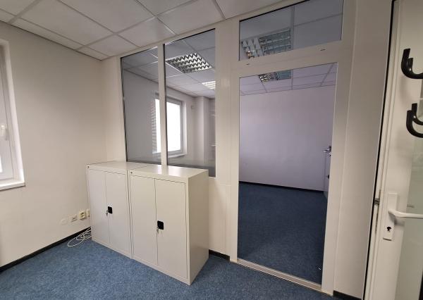 PRENÁJOM – Kancelárske priestory + školiaca miestnosť – ĽUBOTICE