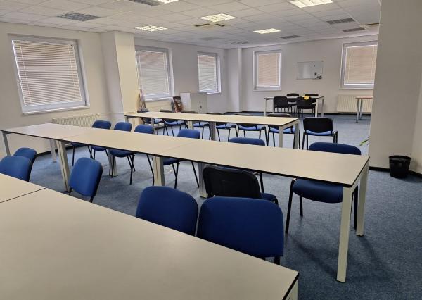 PRENÁJOM – Kancelárske priestory + školiaca miestnosť – ĽUBOTICE