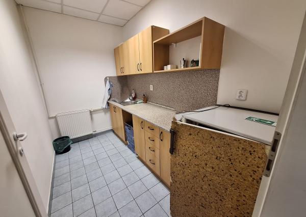 PRENÁJOM – Kancelárske priestory + školiaca miestnosť – ĽUBOTICE