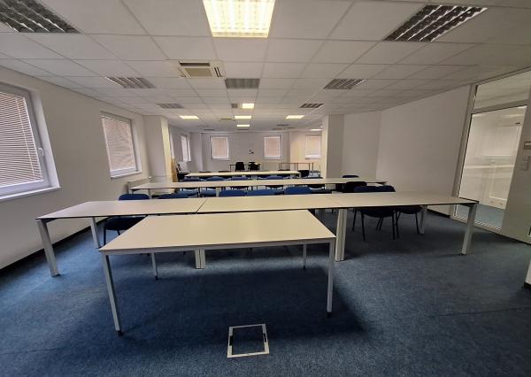 PRENÁJOM – Kancelárske priestory + školiaca miestnosť – ĽUBOTICE