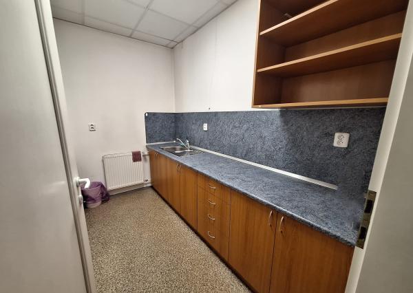 PRENÁJOM – 4 samostatné kancelárske priestory – ĽUBOTICE