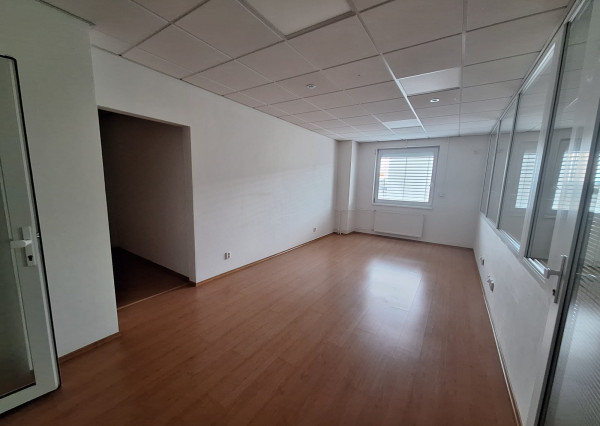 PRENÁJOM – 4 samostatné kancelárske priestory – ĽUBOTICE