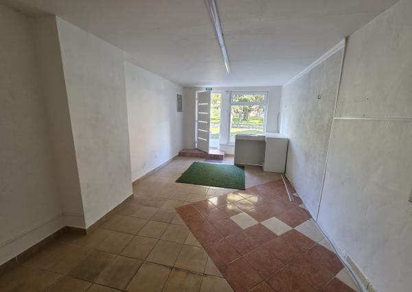 PRENÁJOM – Obchodný priestor o rozlohe 25 m2 – MICHALOVCE