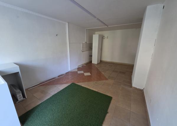 PRENÁJOM – Obchodný priestor o rozlohe 25 m2 – MICHALOVCE