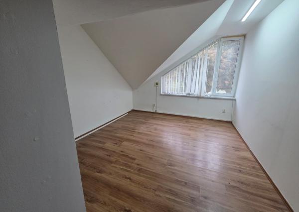 PRENÁJOM – 2x Kancelársky priestor o rozlohe 16m2 – MICHALOVCE