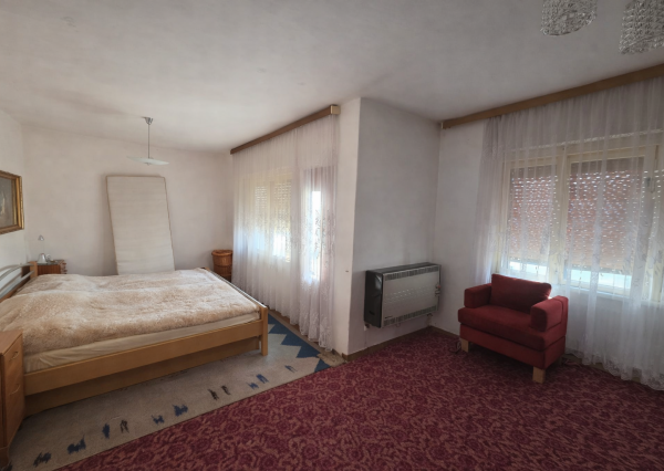 PREDAJ – 2-podlažný rodinný dom v zachovalom stave – TREBIŠOV