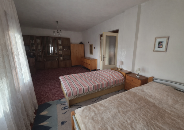 PREDAJ – 2-podlažný rodinný dom v zachovalom stave – TREBIŠOV