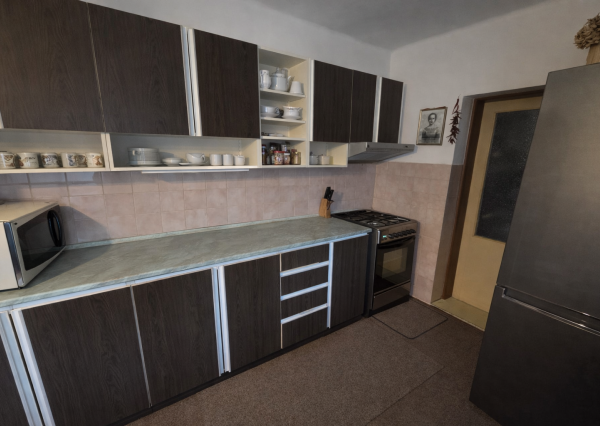 PREDAJ – 2-podlažný rodinný dom v zachovalom stave – TREBIŠOV