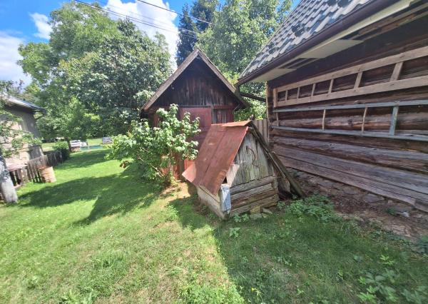 PREDAJ – Rodinný dom s drevenou chalúpkou – ĽUTINA okr.Sabinov