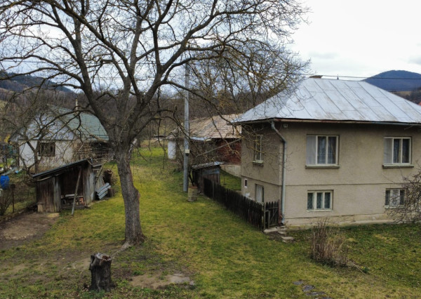 PREDAJ – Rodinný dom s drevenou chalúpkou – ĽUTINA okr.Sabinov