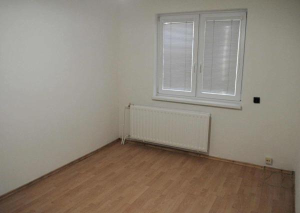 PREDAJ – Rodinný dom s garážou – VEĽKÉ KAPUŠANY