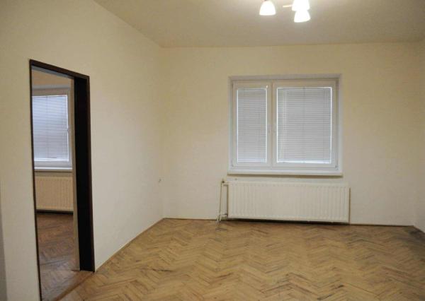 PREDAJ – Rodinný dom s garážou – VEĽKÉ KAPUŠANY