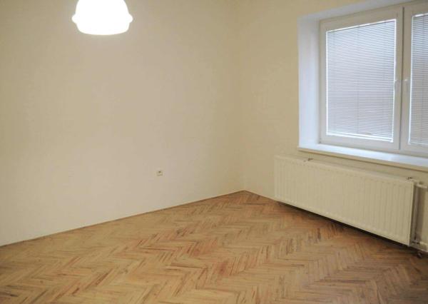 PREDAJ – Rodinný dom s garážou – VEĽKÉ KAPUŠANY