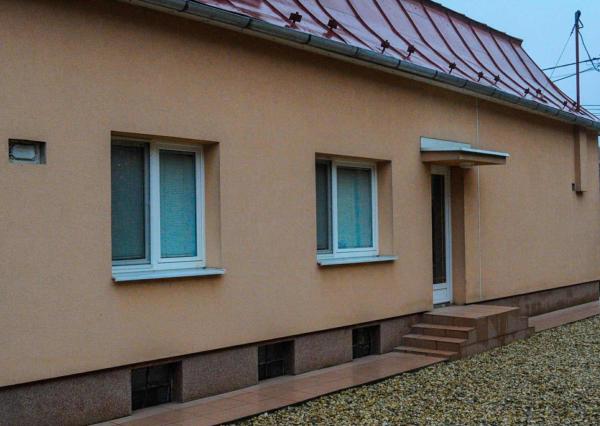 PREDAJ – Rodinný dom s garážou – VEĽKÉ KAPUŠANY