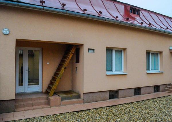 PREDAJ – Rodinný dom s garážou – VEĽKÉ KAPUŠANY