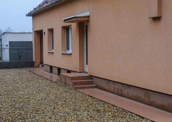 PREDAJ – Rodinný dom s garážou – VEĽKÉ KAPUŠANY