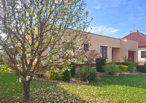 PREDAJ – Rodinný dom so záhradou a terasou – ĽUBOTICE