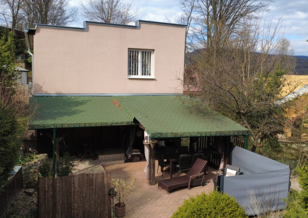 PREDAJ – 2 podlažná murovaná chata po rekonštrukcii, komplet zariadená – ZEMPLÍNSKA ŠÍRAVA