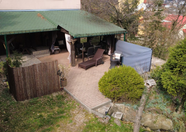 PREDAJ – 2 podlažná murovaná chata po rekonštrukcii, komplet zariadená – ZEMPLÍNSKA ŠÍRAVA