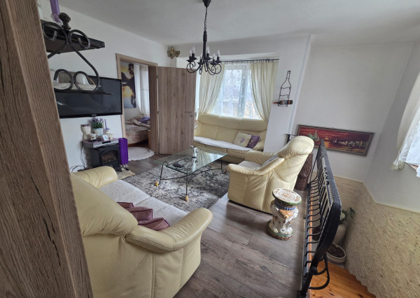 PREDAJ – 2 podlažná murovaná chata po rekonštrukcii, komplet zariadená – ZEMPLÍNSKA ŠÍRAVA