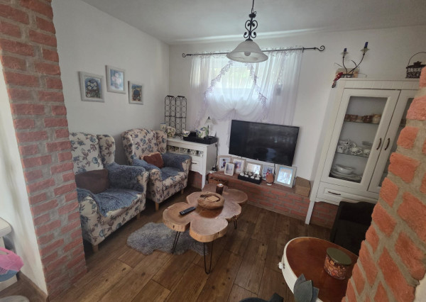 PREDAJ – 2 podlažná murovaná chata po rekonštrukcii, komplet zariadená – ZEMPLÍNSKA ŠÍRAVA