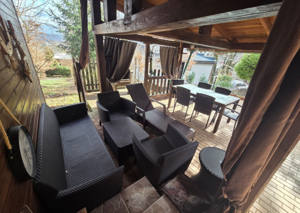 PREDAJ – 2 podlažná murovaná chata po rekonštrukcii, komplet zariadená – ZEMPLÍNSKA ŠÍRAVA