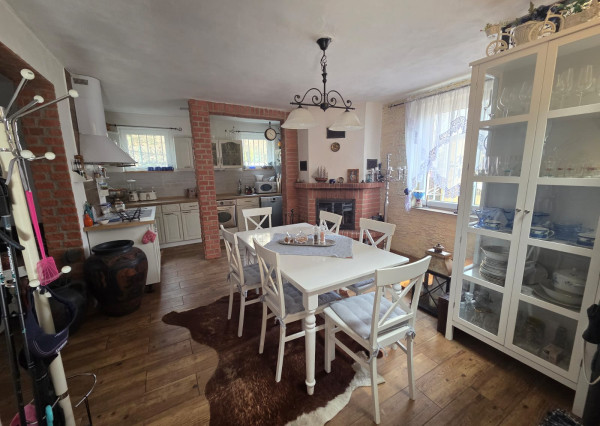 PREDAJ – 2 podlažná murovaná chata po rekonštrukcii, komplet zariadená – ZEMPLÍNSKA ŠÍRAVA