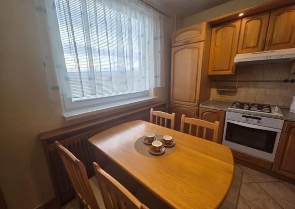 PREDAJ – 3 izbový byt po rekonštrukcii, kompletne zariadený – VRANOV NAD TOPĽOU