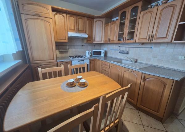 PREDAJ – 3 izbový byt po rekonštrukcii, kompletne zariadený – VRANOV NAD TOPĽOU
