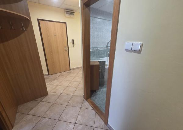 PREDAJ – 3 izbový byt po rekonštrukcii, kompletne zariadený – VRANOV NAD TOPĽOU