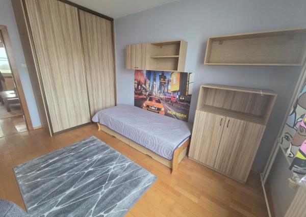 PREDAJ – 3 izbový byt po rekonštrukcii, kompletne zariadený – VRANOV NAD TOPĽOU