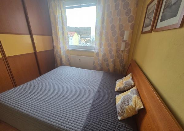 PREDAJ – 3 izbový byt po rekonštrukcii, kompletne zariadený – VRANOV NAD TOPĽOU