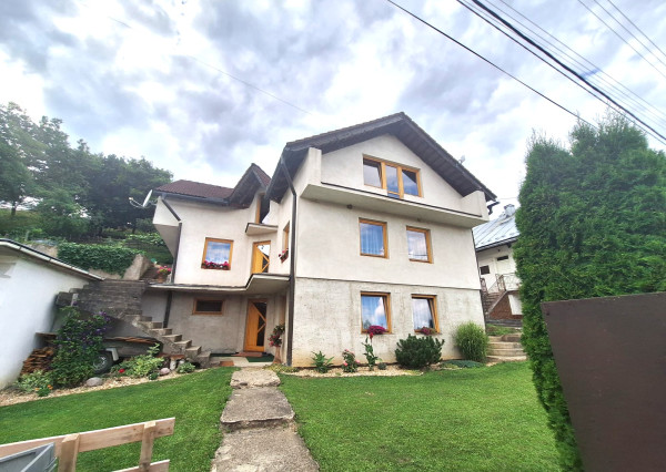 PREDAJ – Priestranný 3-podlažný rodinný dom s ovocným sadom – DUBOVICA okr. Sabinov