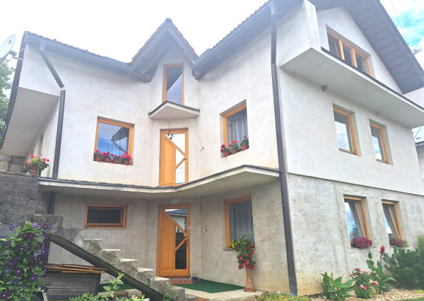 PREDAJ – Priestranný 3-podlažný rodinný dom s ovocným sadom – DUBOVICA okr. Sabinov