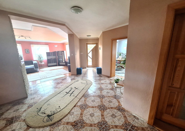 PREDAJ – Priestranný 3-podlažný rodinný dom s ovocným sadom – DUBOVICA okr. Sabinov