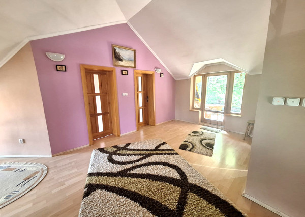 PREDAJ – Priestranný 3-podlažný rodinný dom s ovocným sadom – DUBOVICA okr. Sabinov