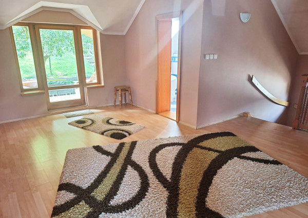 PREDAJ – Priestranný 3-podlažný rodinný dom s ovocným sadom – DUBOVICA okr. Sabinov