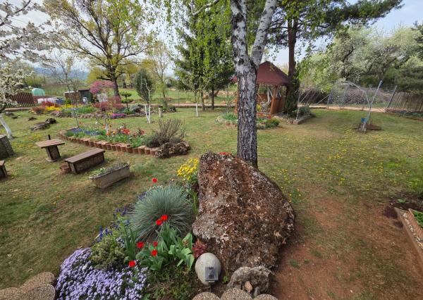 PREDAJ - Drevená chata s krásnou záhradou - MOLDAVA NAD BODVOU