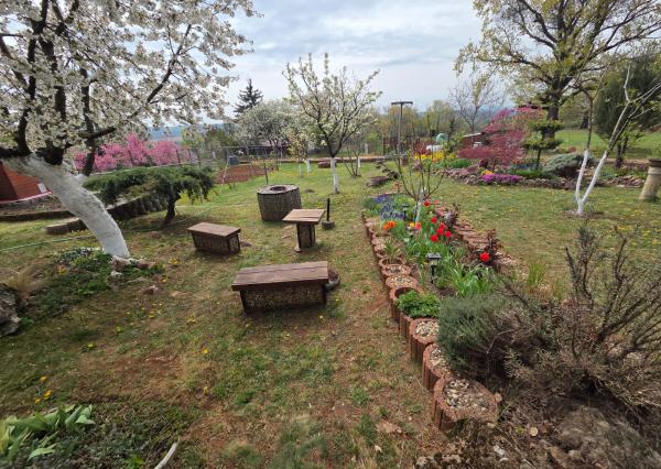 PREDAJ - Drevená chata s krásnou záhradou - MOLDAVA NAD BODVOU