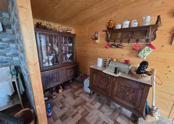 PREDAJ - Drevená chata s krásnou záhradou - MOLDAVA NAD BODVOU