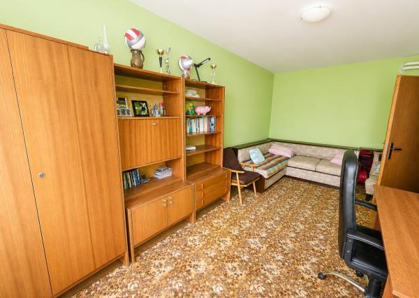 PREDAJ - 2 generačný rodinný dom / 6 izbový - HUMENNÉ
