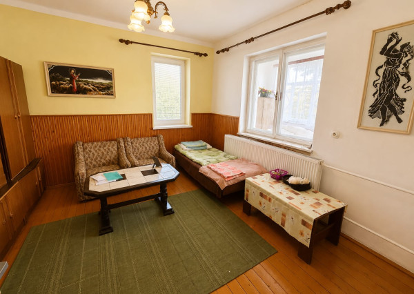 PREDAJ - Rodinný dom s veľkým pozemkom a potenciálom - LEKÁROVCE okr. Sobrance