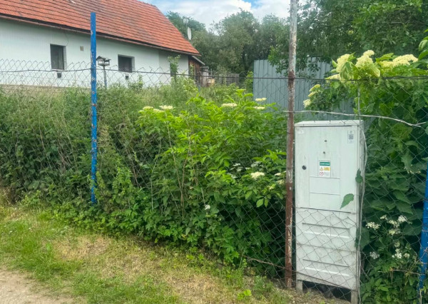 PREDAJ - Pozemok vhodný na výstavbu 588m2 -PEČOVSKÁ NOVÁ VES