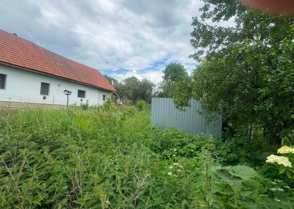 PREDAJ - Pozemok vhodný na výstavbu 588m2 -PEČOVSKÁ NOVÁ VES