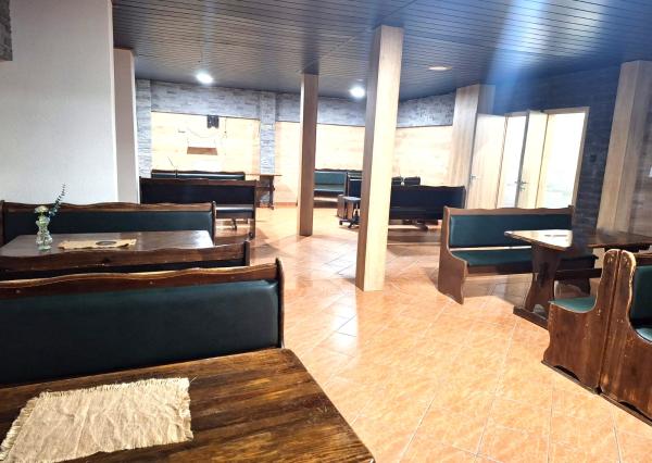 PRENÁJOM - Plne vybavený bar + salónik - MICHALOVCE