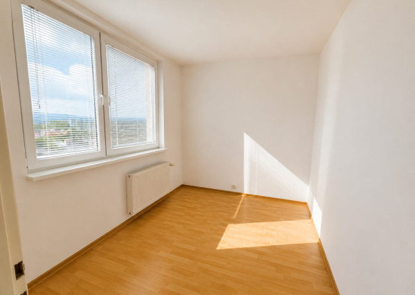 PREDAJ - 2 izbový byt s balkónom - MICHALOVCE - Nad Laborcom