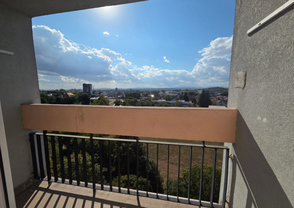 PREDAJ - 2 izbový byt s balkónom - MICHALOVCE - Nad Laborcom