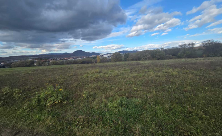 PREDAJ – Pozemok vhodný na výstavbu rodinných domov – ĽUBOTICE - fotografia 1